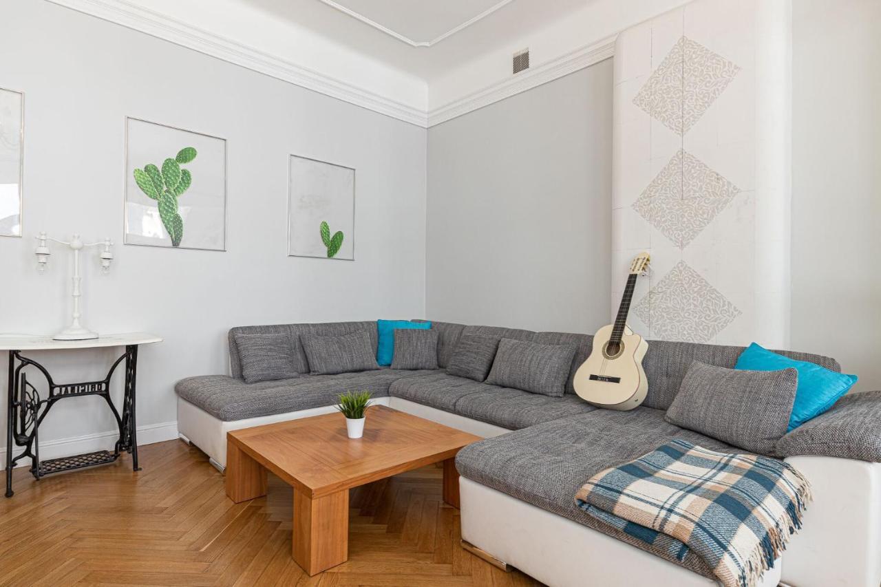 Modern History Apartment タリン エクステリア 写真